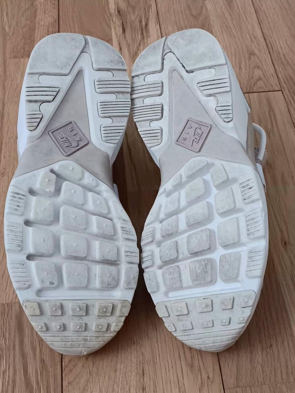 Nike Air Huarache City Low -Womens EUC 8.5 - Picture 5 of 5